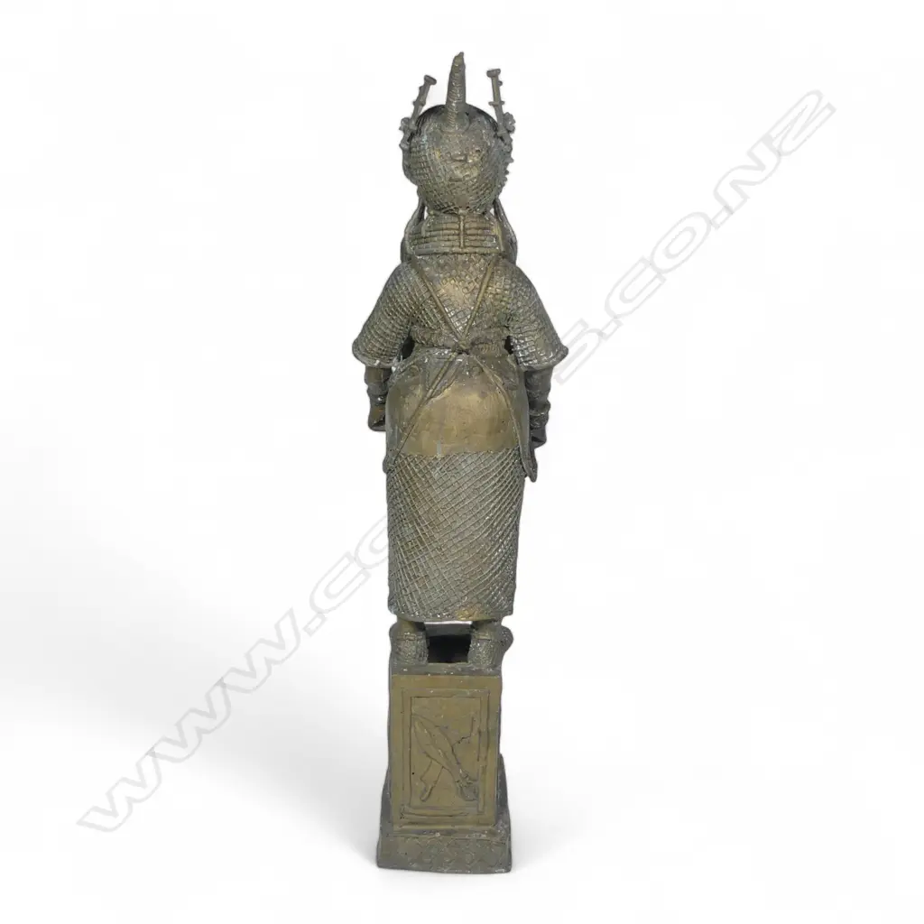 An impressive early 20thC Benin bronze figure, Image 1++