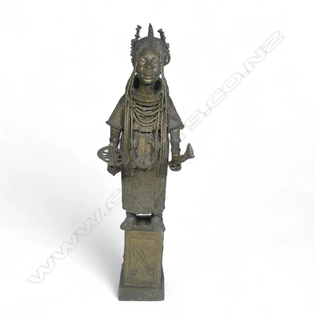 An impressive early 20thC Benin bronze figure, Image 1++
