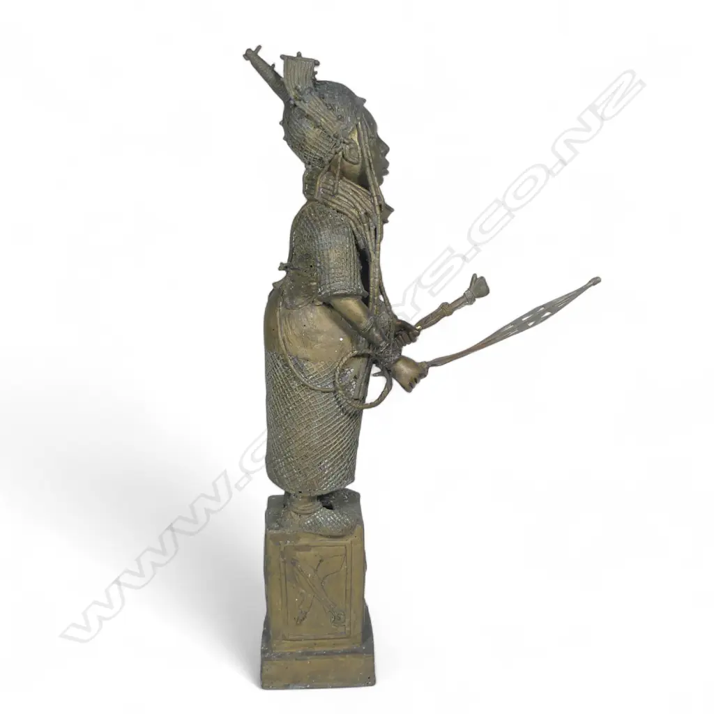 An impressive early 20thC Benin bronze figure, Image 1++