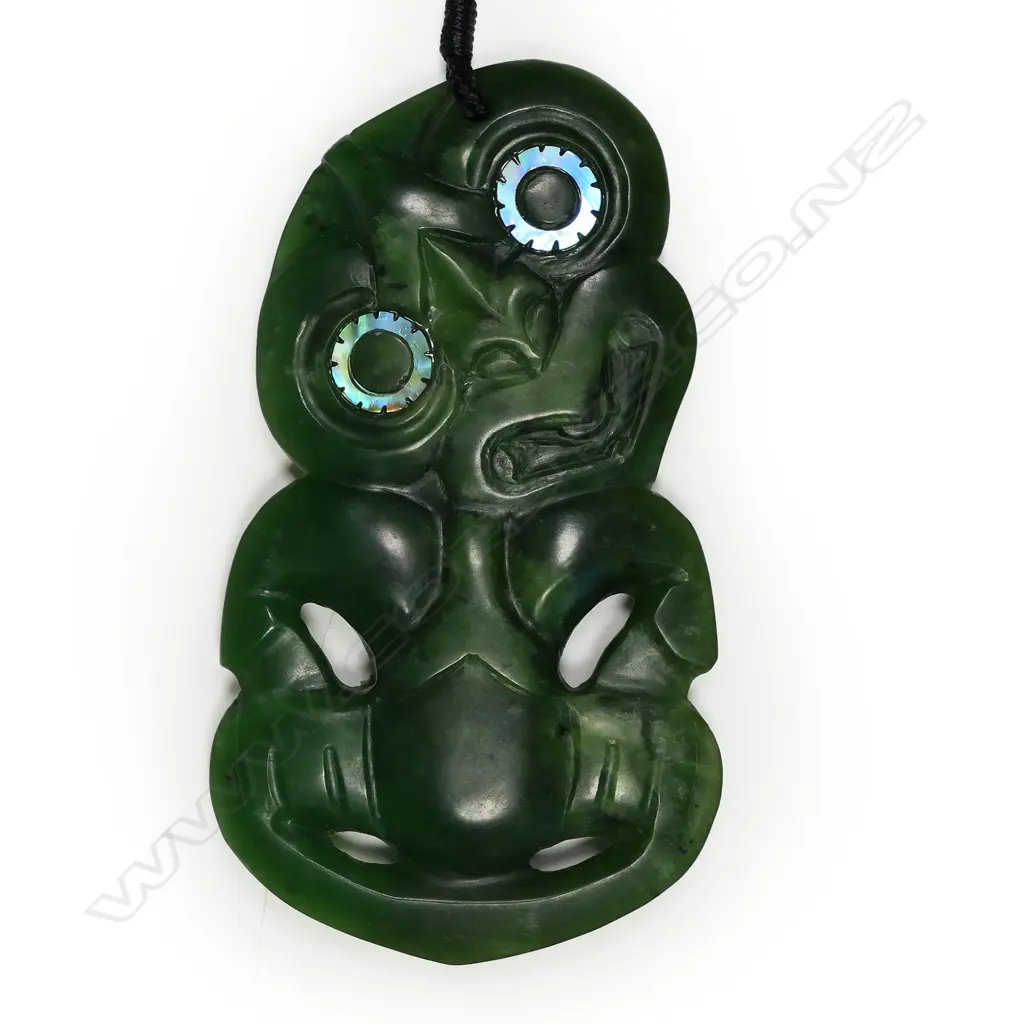 An uncommon modern Charlie Raponi Wilson carved Marsden Flower pounamu double sided hei tiki, Image 1++