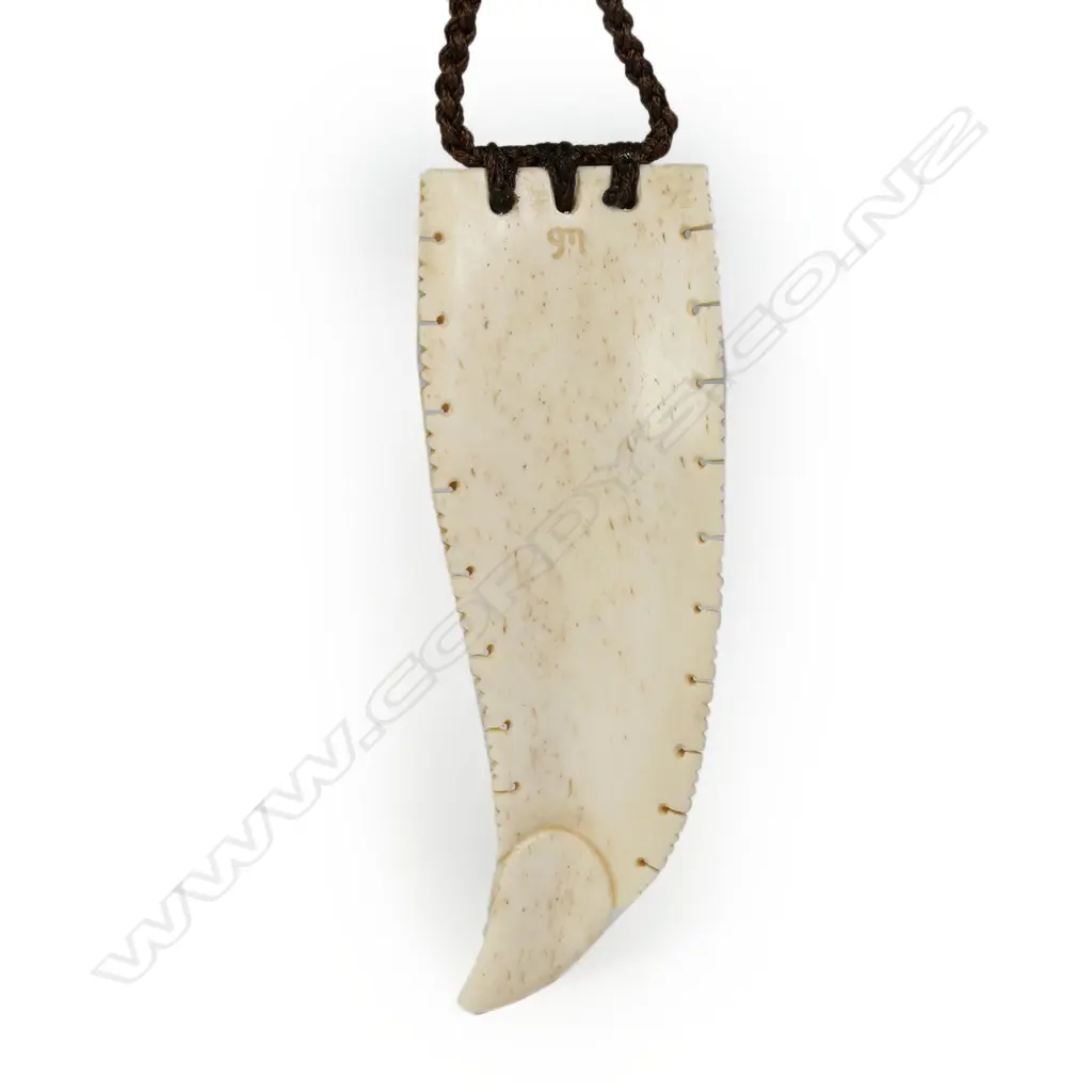 Gareth McGhie carved stag antler rei puta, Image 1++