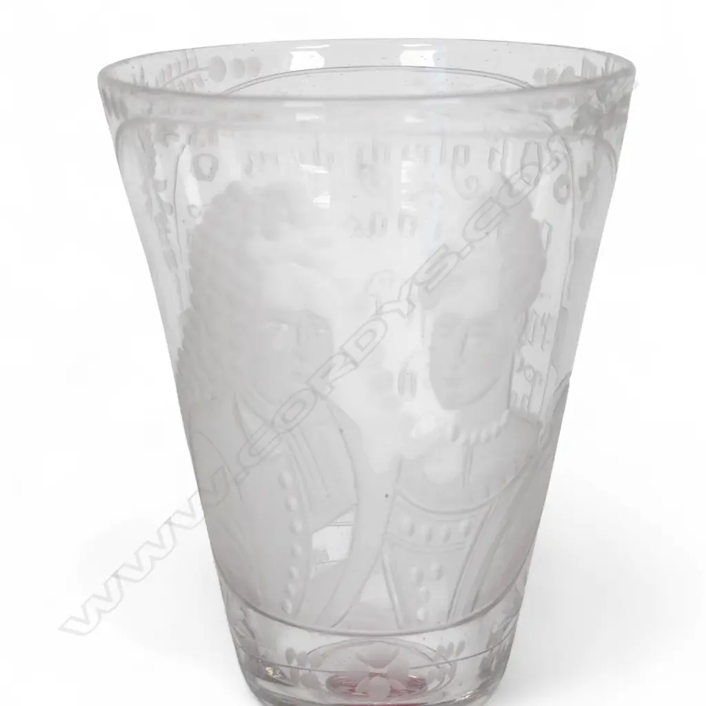 A quality 18thC Austrian engraved double portrait drinking glass, Image 1++