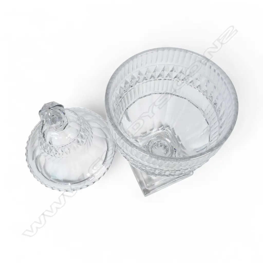 A George III Irish cut glass tall covered urn, Image 1++