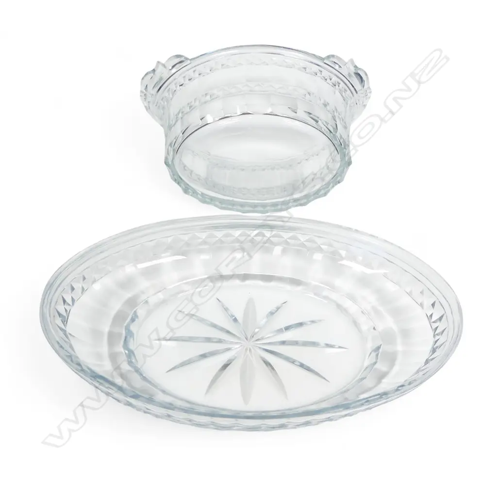 A George III Irish cut glass strawberry dish on stand, Image 1++