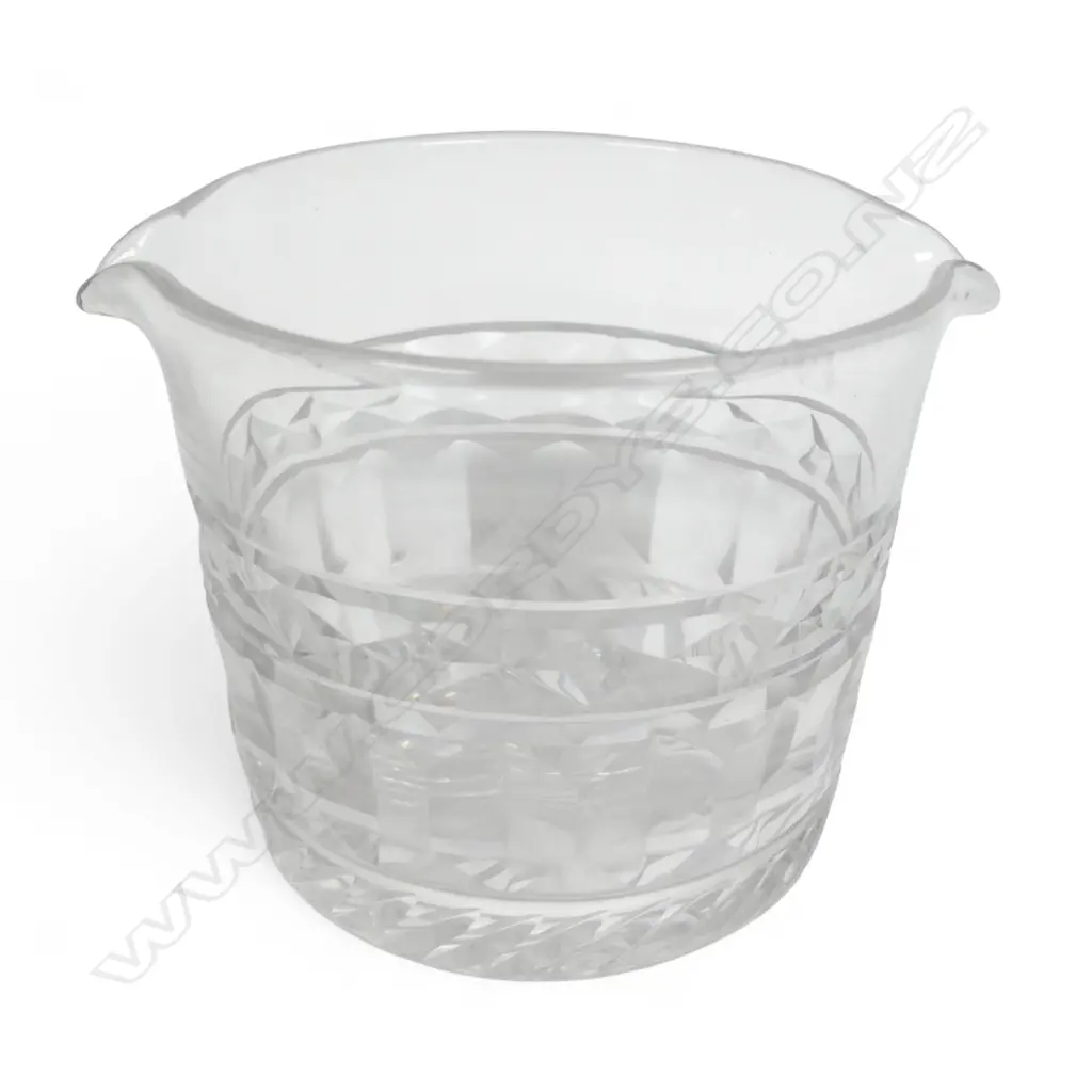 A George III cut glass glass-rinser, Image 1++