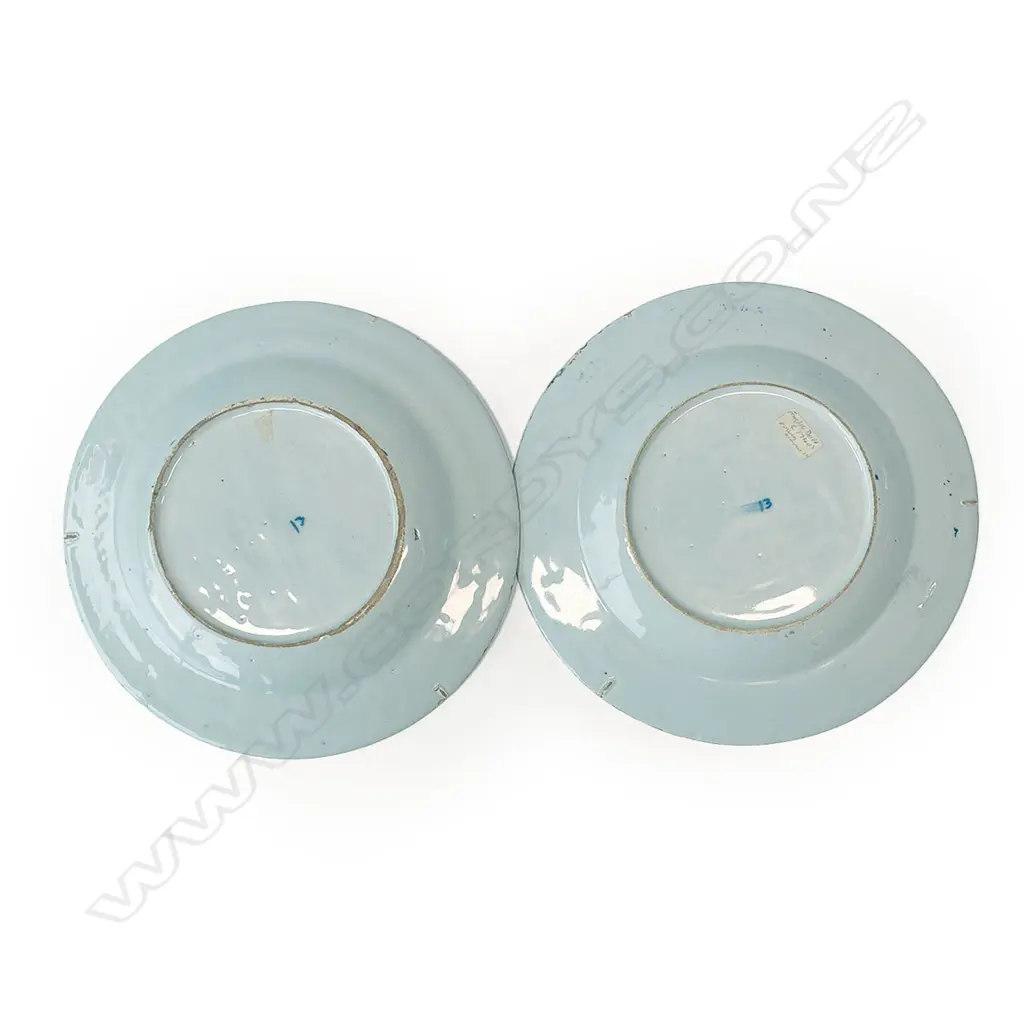 A pair of 18thC George III English delft blue and white plates, Image 1++