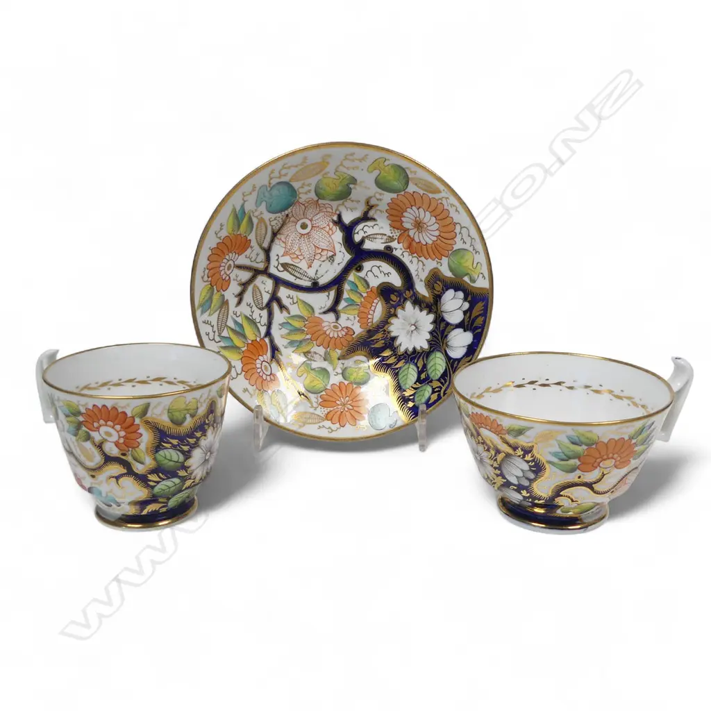 A George III Imari hand painted trio, Image 1++