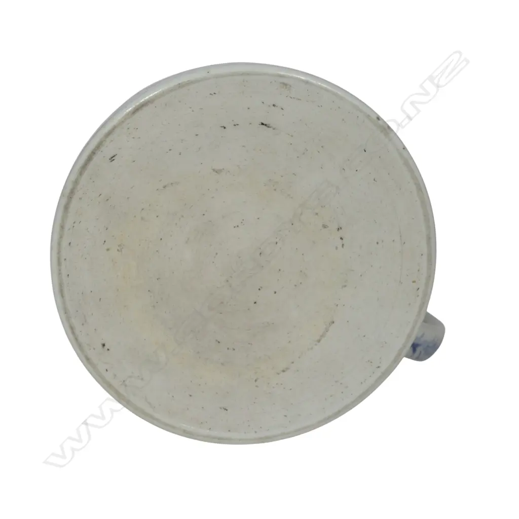 A large late 18thC Chinese famille rose mug, Image 1++