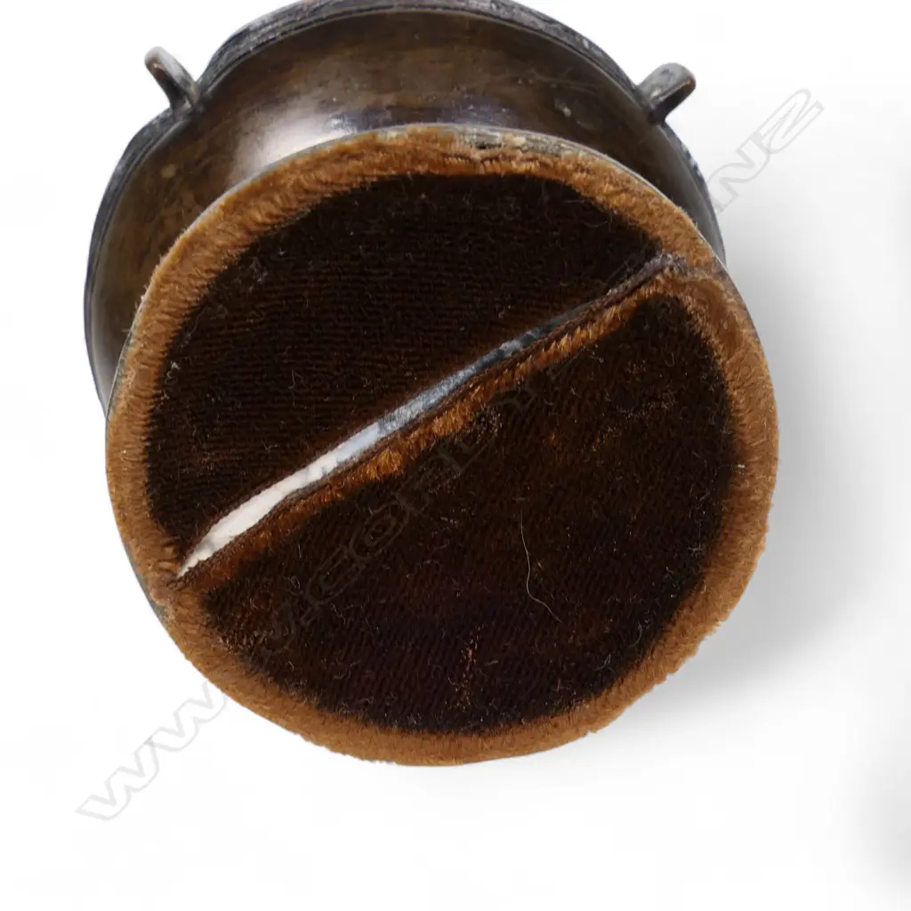 A 19thC Chinese bronze baluster vase, Image 1++