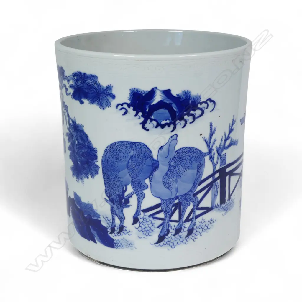 A large Chinese blue and white figure-pattern brush holder, Image 1++
