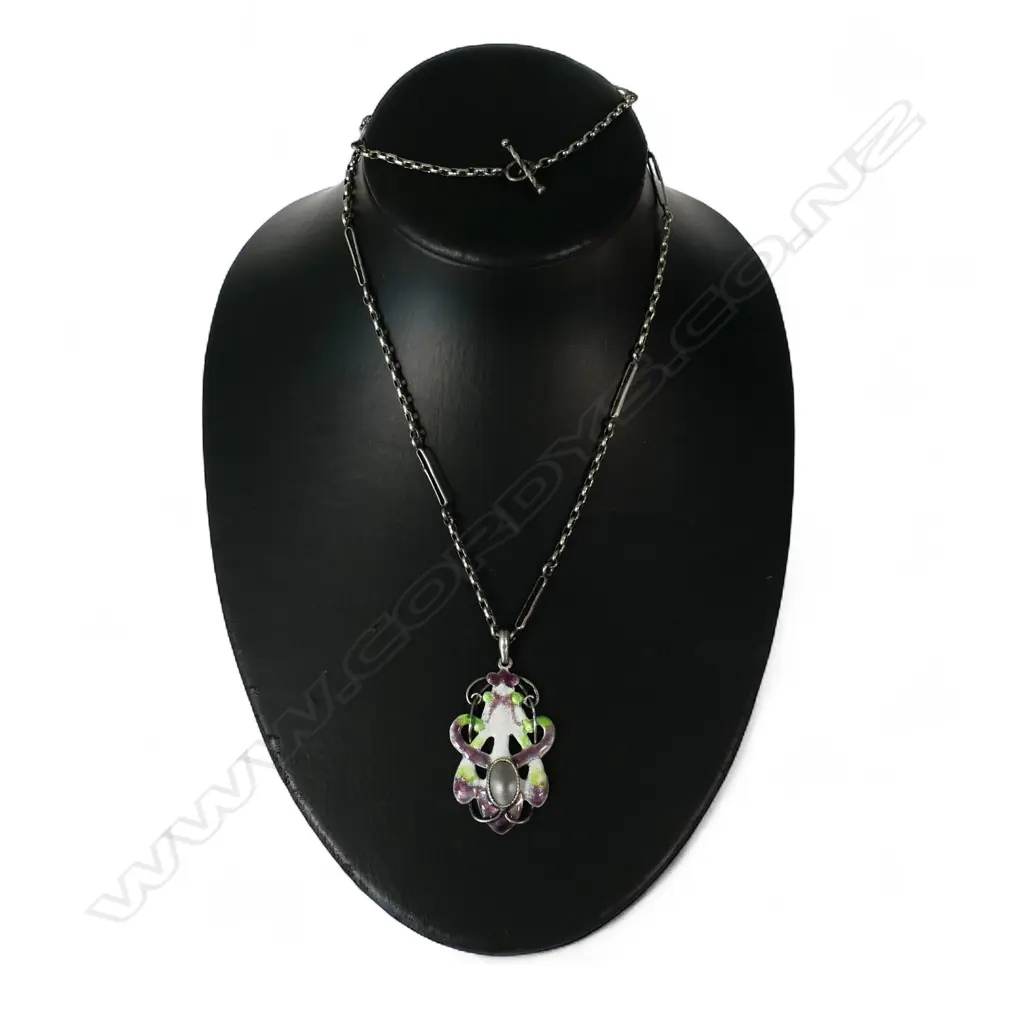 A rare New Zealand Arts & Crafts silver enamel and mother of pearl 'suffragist' pendant, Image 1++