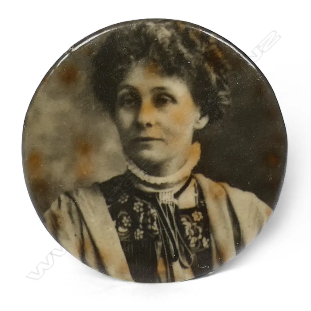 WSPU Emmeline Pankhurst suffragette portrait pin badge, Image 1++