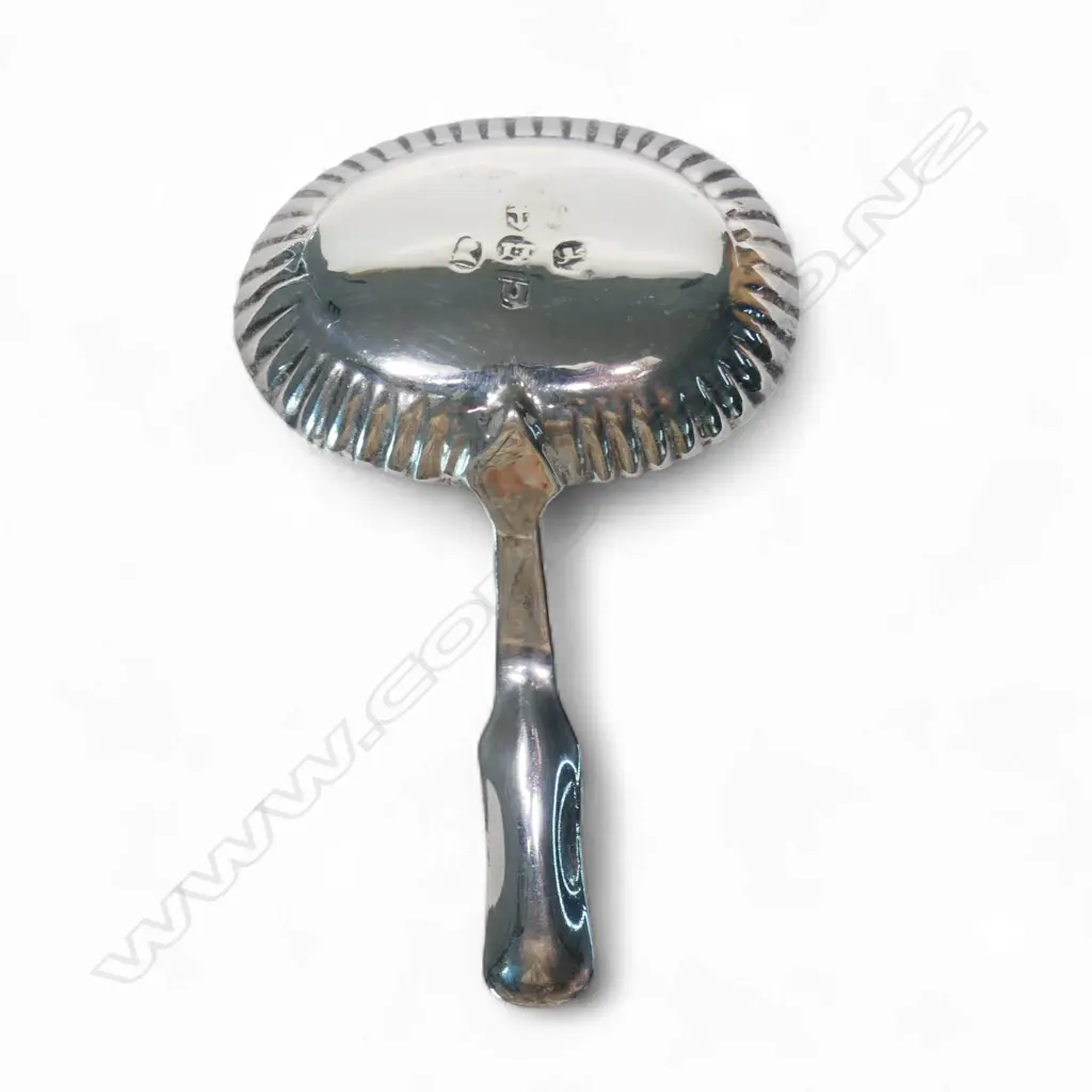 A George III silver oval bowled caddy spoon, Image 1++
