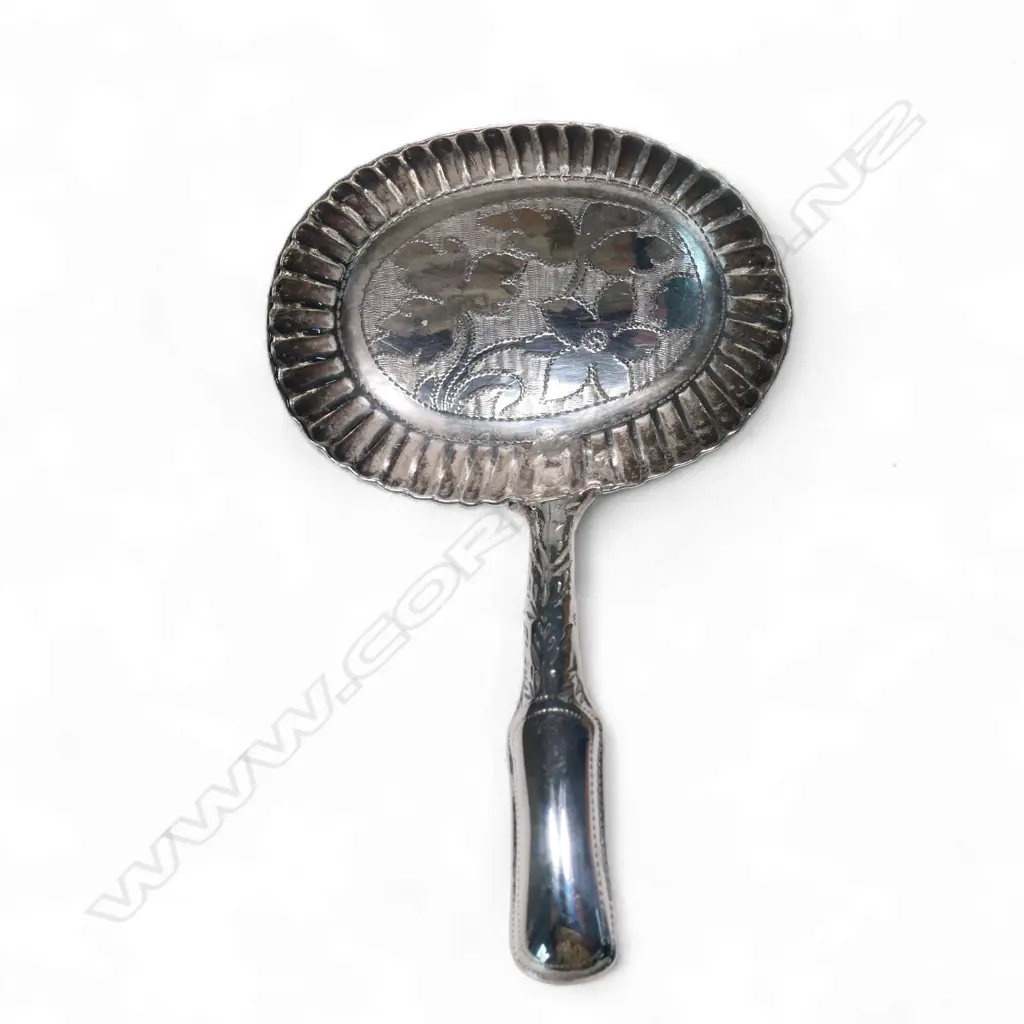 A George III silver oval bowled caddy spoon, Image 1++