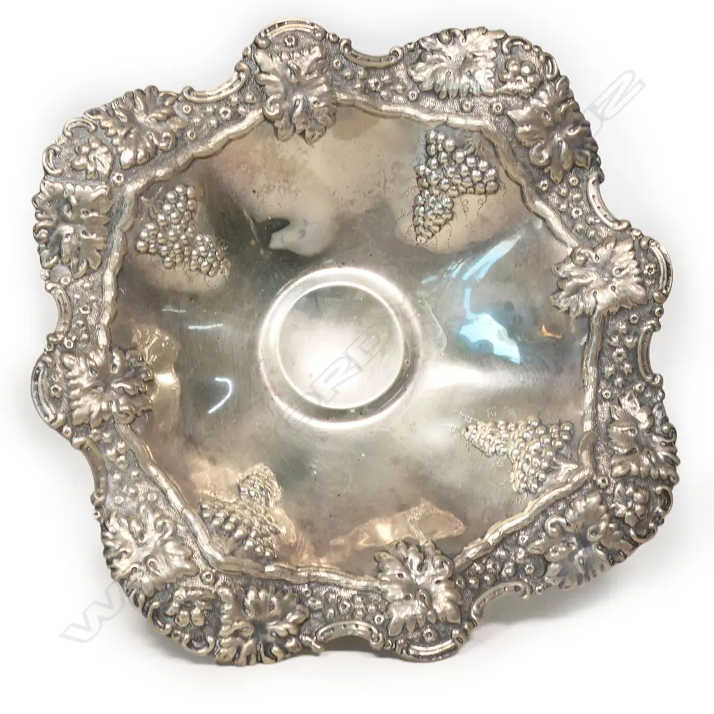 An Edwardian silver decorative tazza, Image 1++