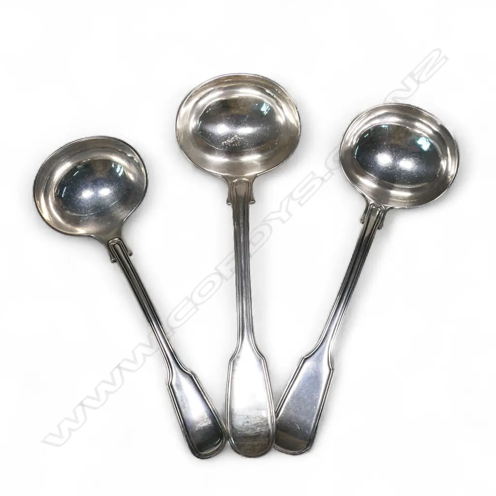 Three silver fiddle & thread sauce ladles, Image 1++