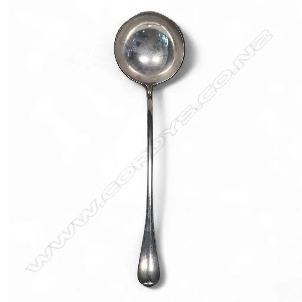 A Victorian sterling silver ladle, Image 1++