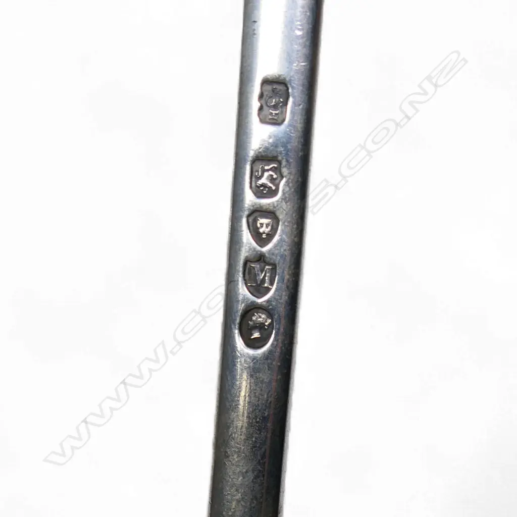 A Victorian sterling silver ladle, Image 1++