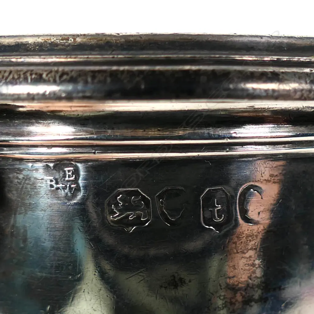 A William IV silver crested wine funnel, Image 1++
