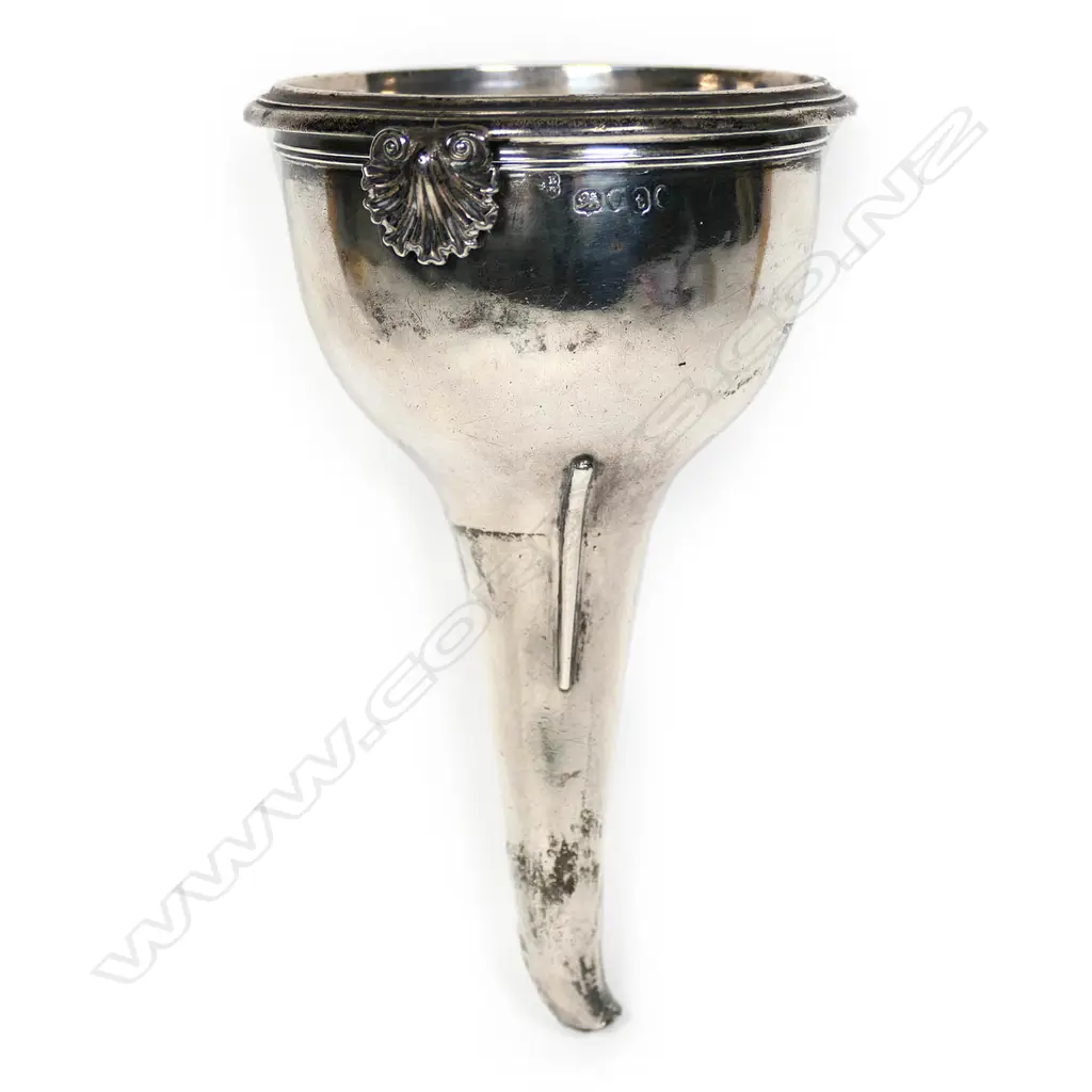 A William IV silver crested wine funnel, Image 1++