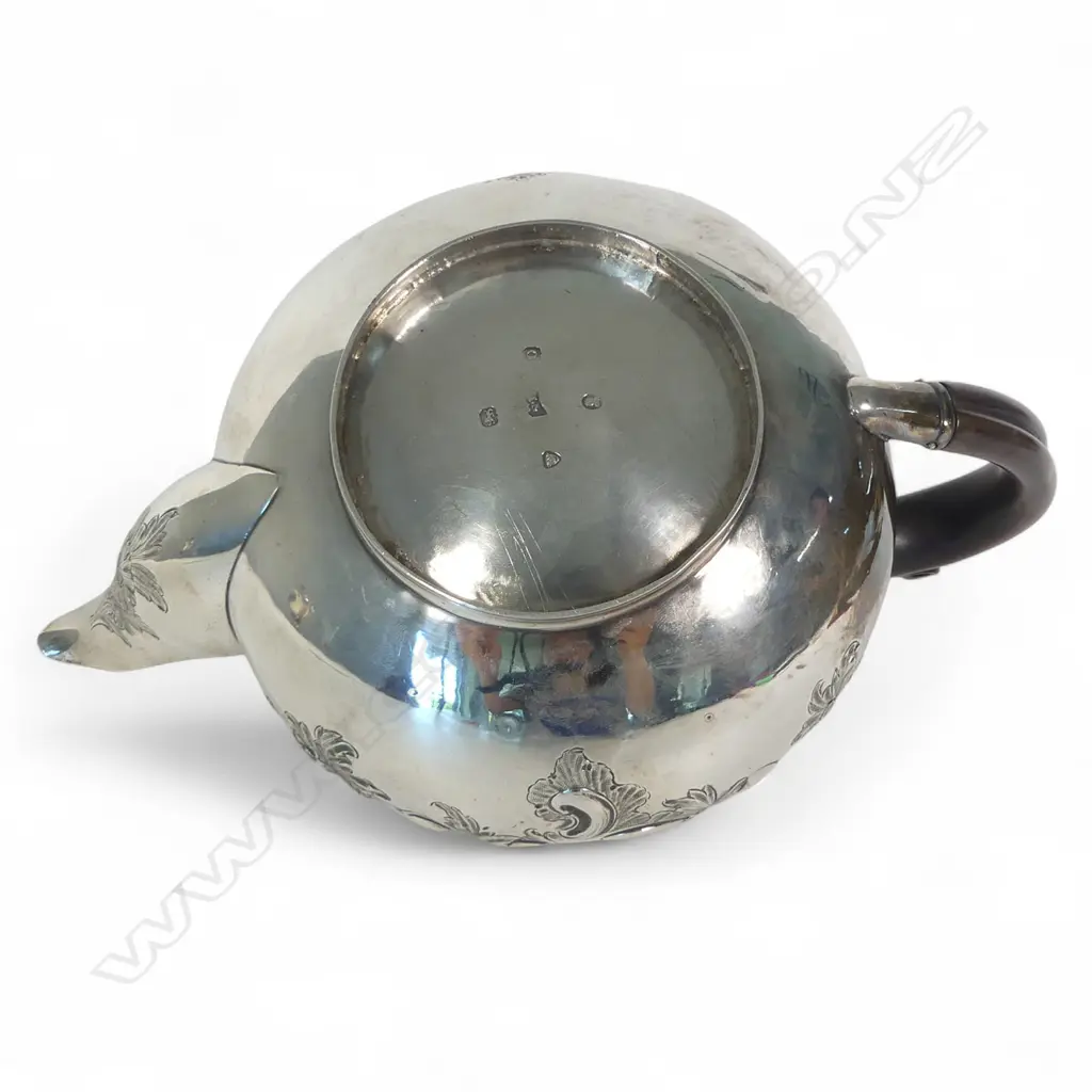 George IV silver embossed teapot, Image 1++