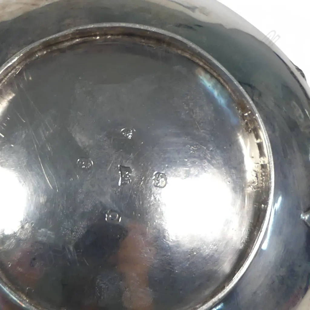 George IV silver embossed teapot, Image 1++