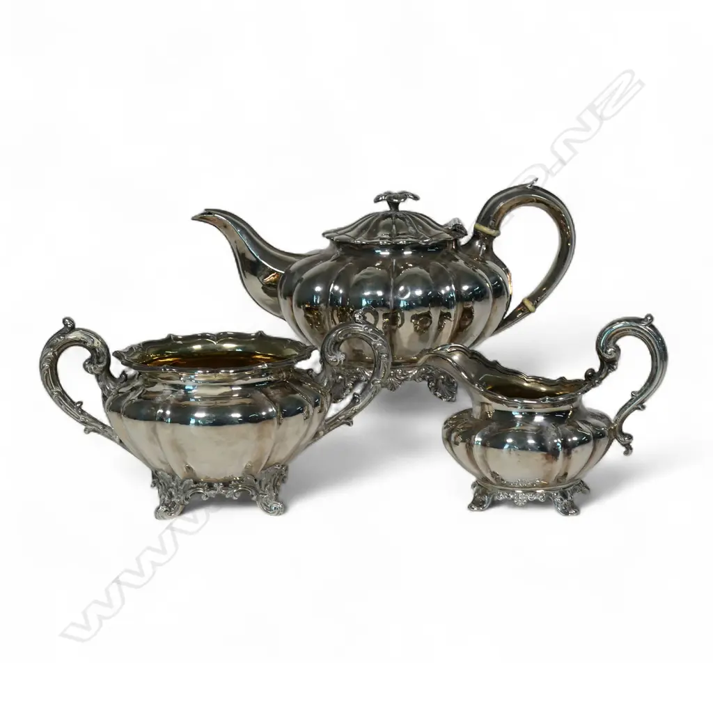 A composite William IV and Victorian silver three piece tea set, Image 1++