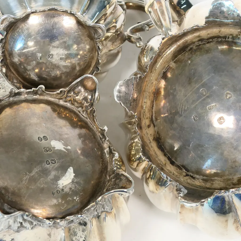 A composite William IV and Victorian silver three piece tea set, Image 1++