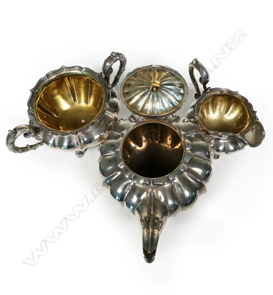 A composite William IV and Victorian silver three piece tea set, Image 1++