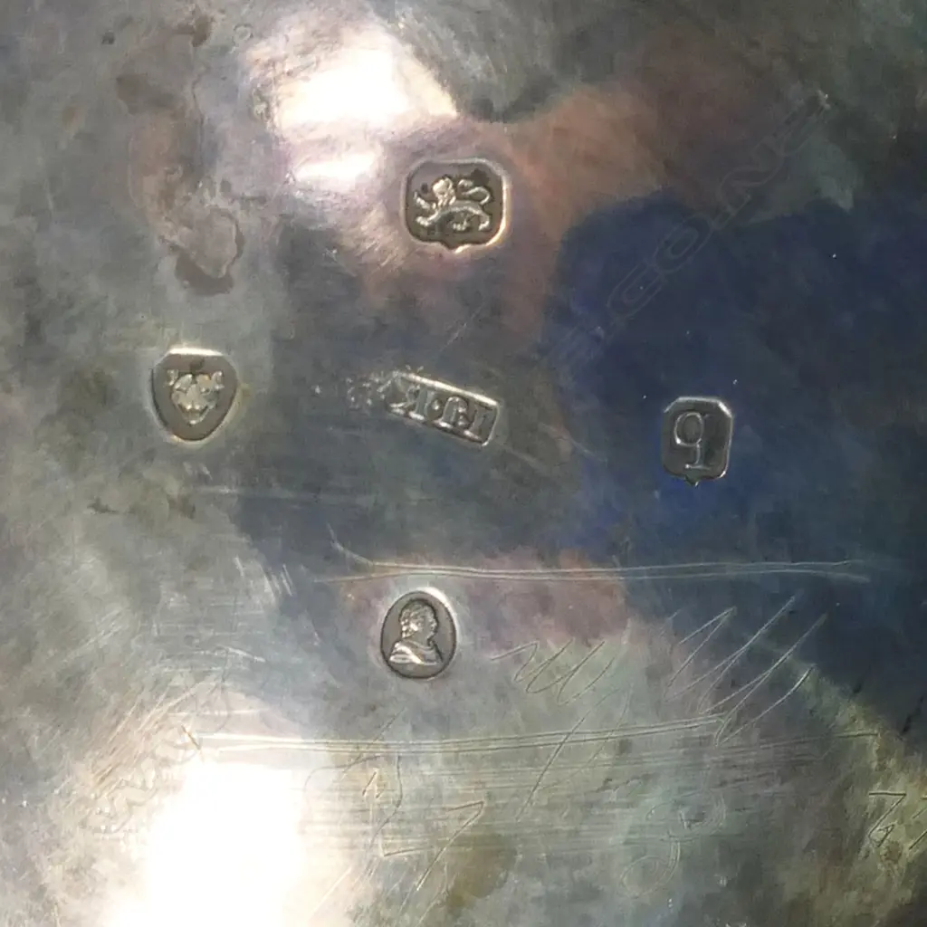 A composite William IV and Victorian silver three piece tea set, Image 1++