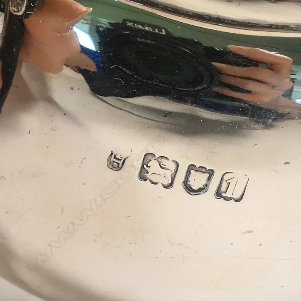 An Edwardian silver teapot, Image 1++