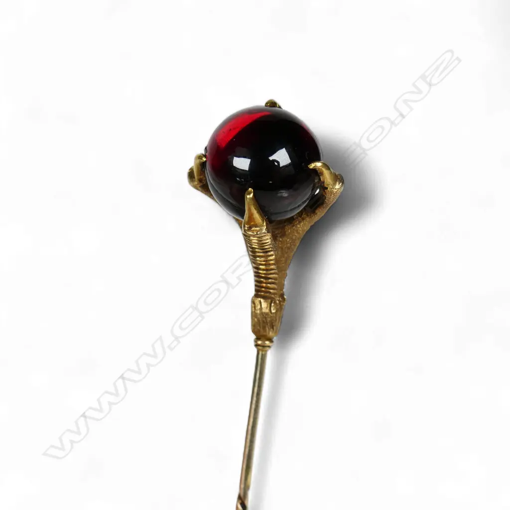A Victorian 15ct gold claw set garnet ball stick pin, Image 1++