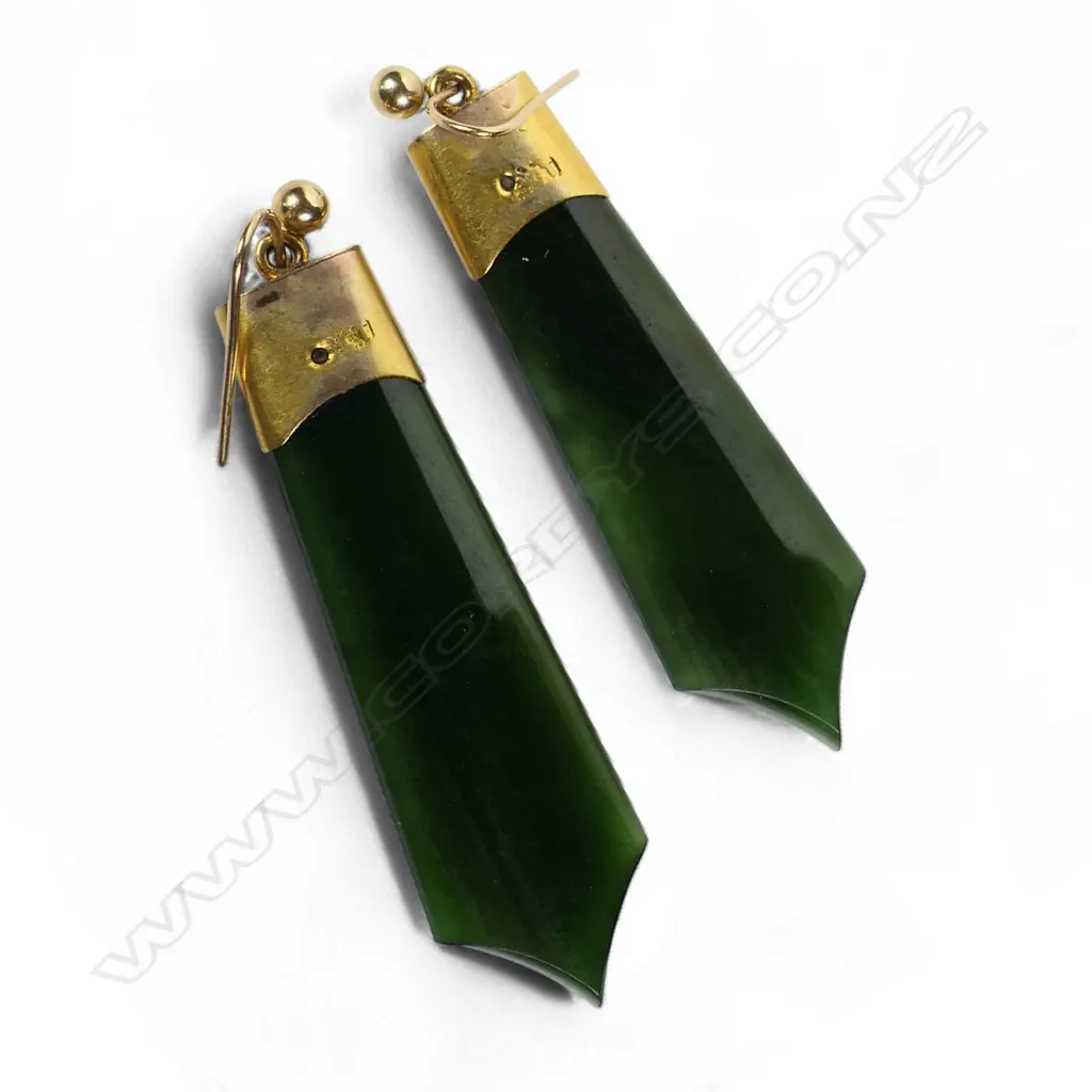 A pair of c.1900 colonial 9ct gold and pounamu earrings, Image 1++