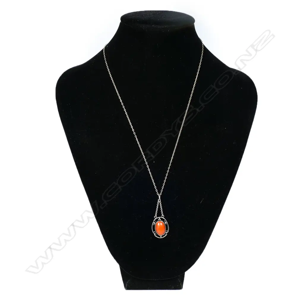 An attributed Elsie Reeve (New Zealand 1885-1927) Arts & Crafts pendant on chain, Image 1++