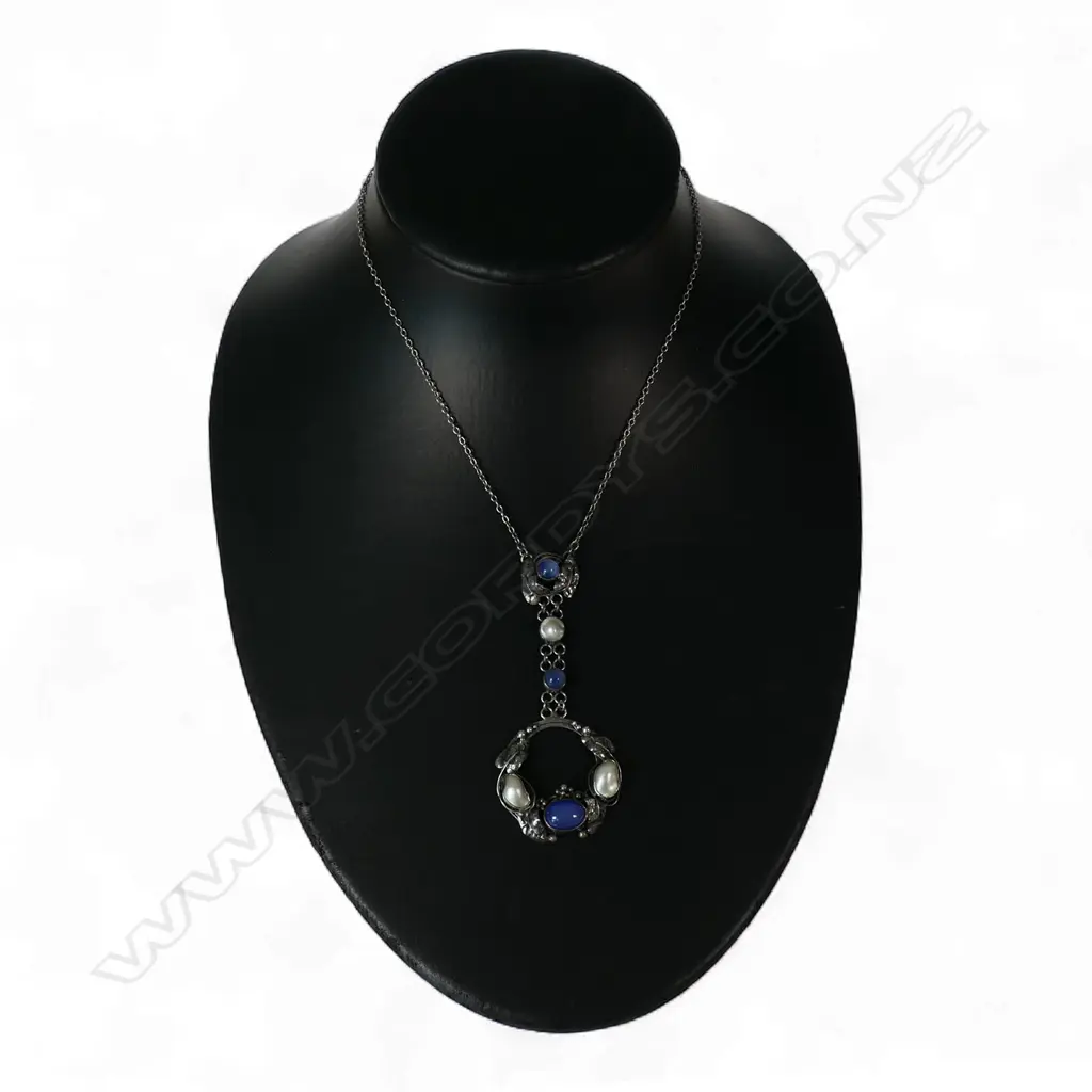 An attributed Elsie Reeve (New Zealand 1885-1927) Arts & Crafts silver chalcedony and blister pearl necklace, Image 1++