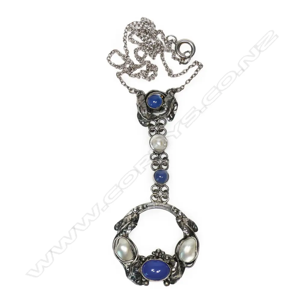An attributed Elsie Reeve (New Zealand 1885-1927) Arts & Crafts silver chalcedony and blister pearl necklace, Image 1++
