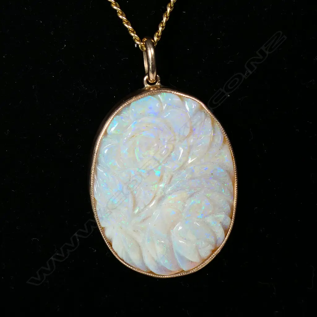 A 9ct gold framed carved large opal panelled pendant on 9ct gold chain, Image 1++