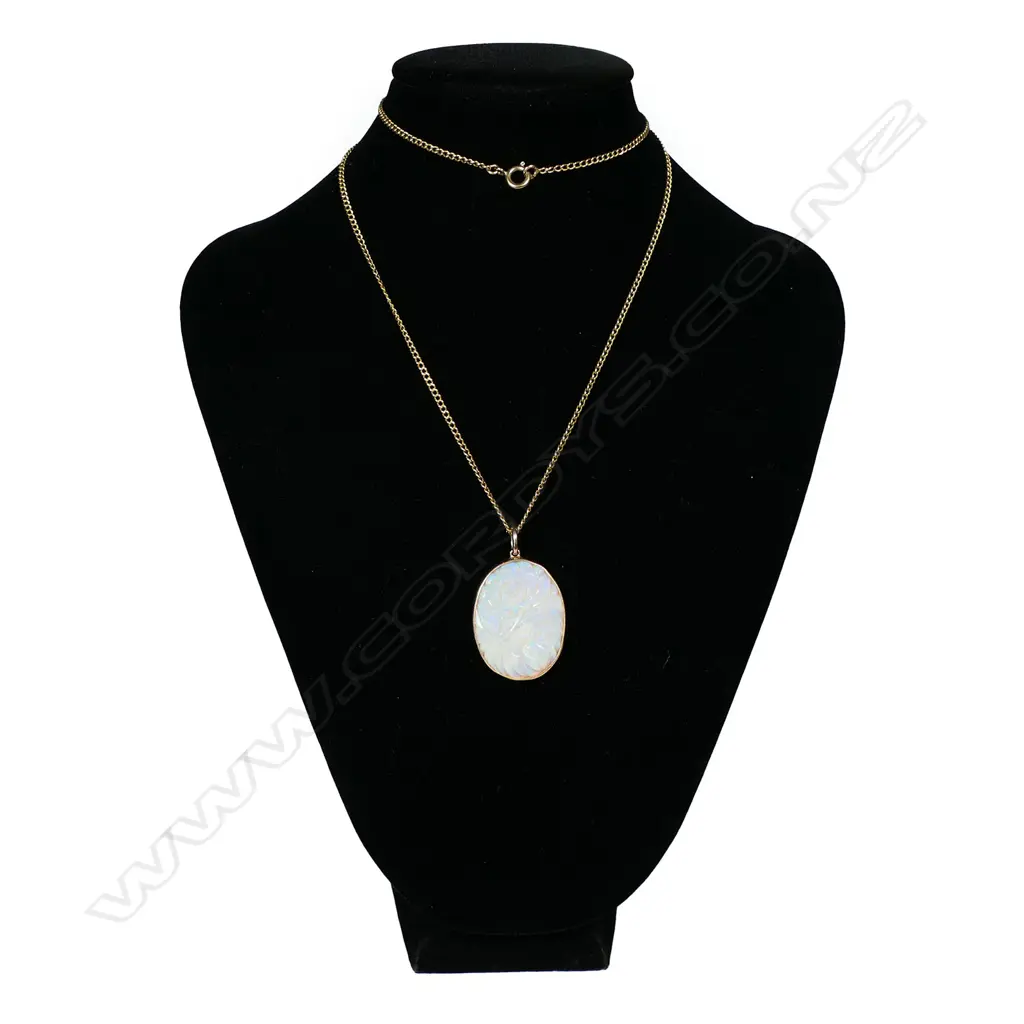 A 9ct gold framed carved large opal panelled pendant on 9ct gold chain, Image 1++