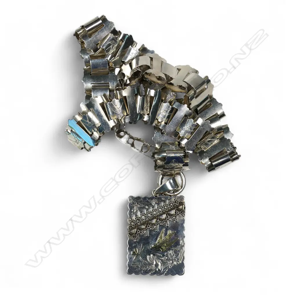 A Victorian silver mayoral chain type necklace and locket, Image 1++