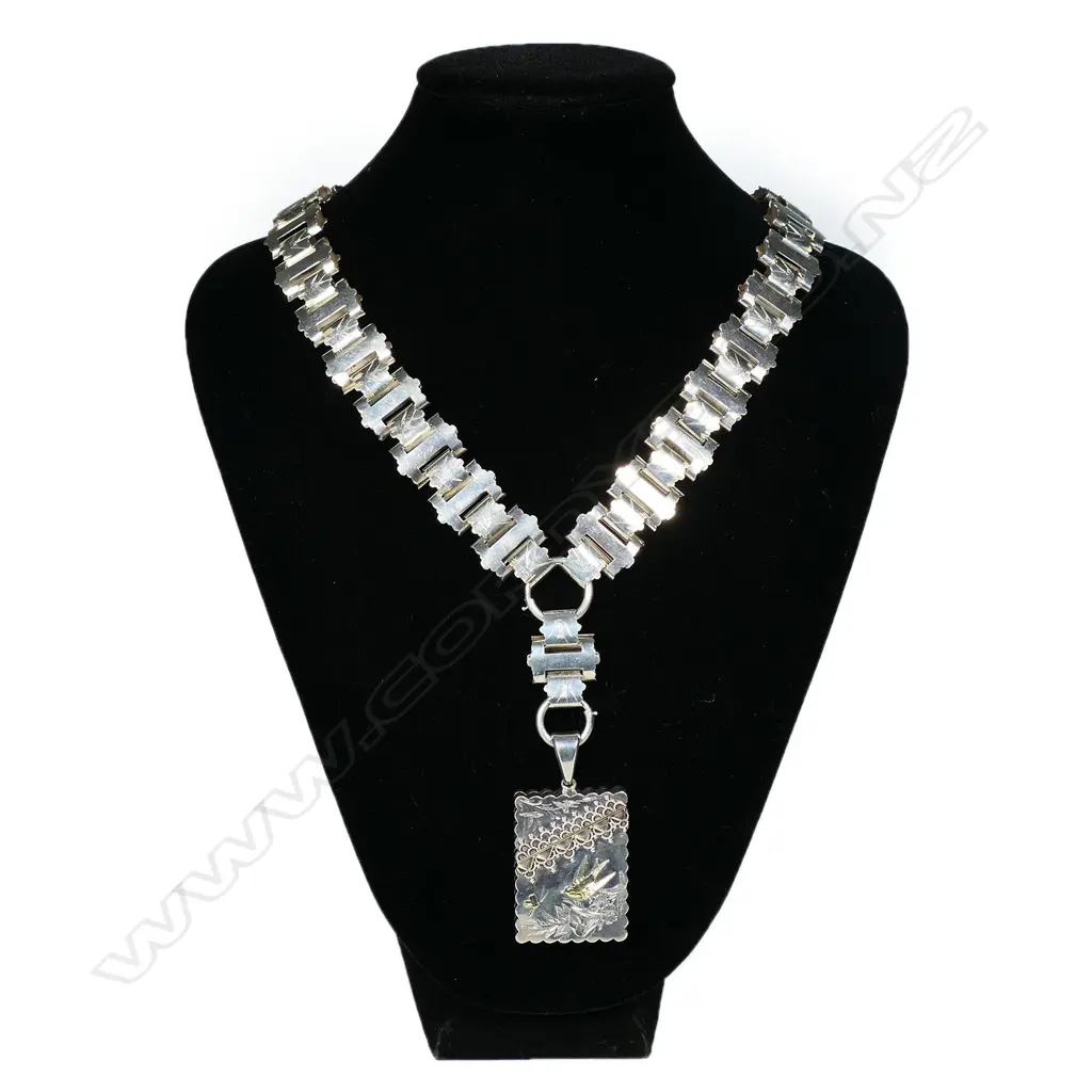 A Victorian silver mayoral chain type necklace and locket, Image 1++