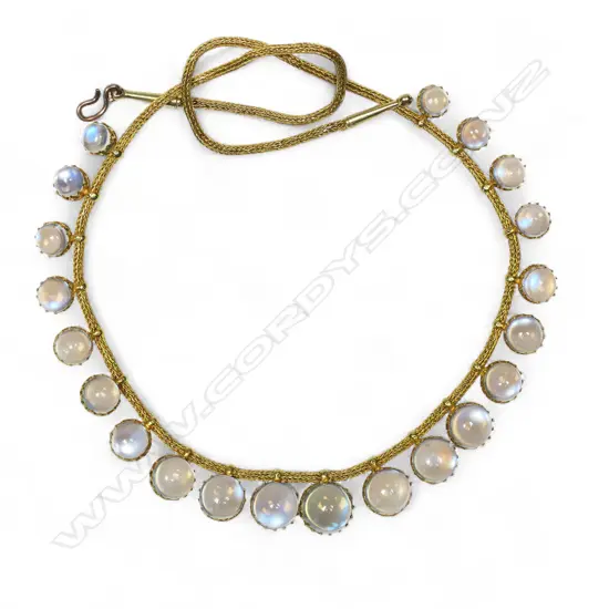 An elegant early 20thC 15ct gold and moonstone necklace,