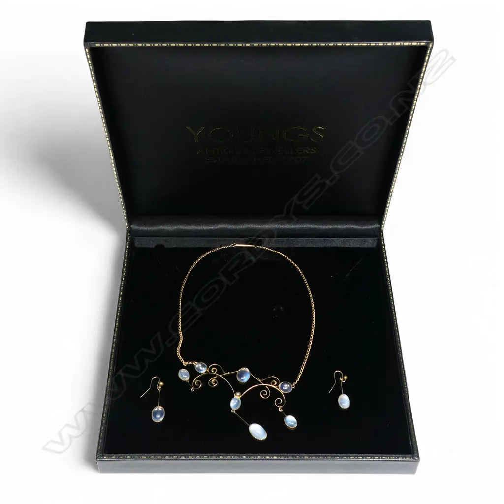 A quality 9ct gold and moonstone late 19thC Art Nouveau necklace and earring set, Image 1++