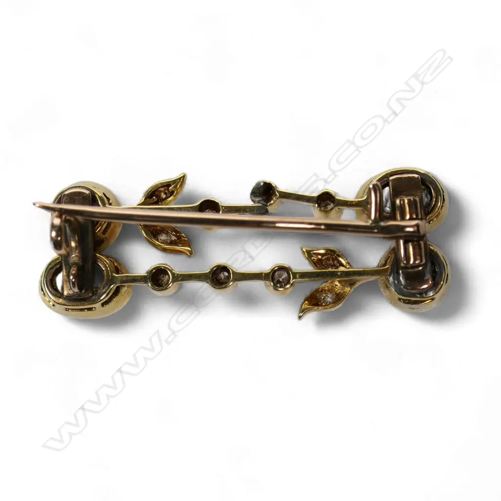 An Edwardian peridot and diamond double bar brooch, Image 1++