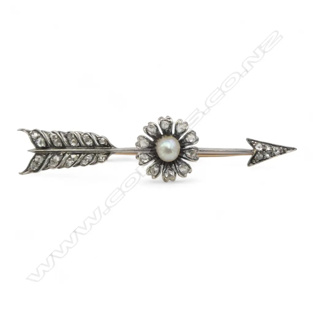 A 19thC 18ct gold diamond and pearl arrow brooch, Image 1++