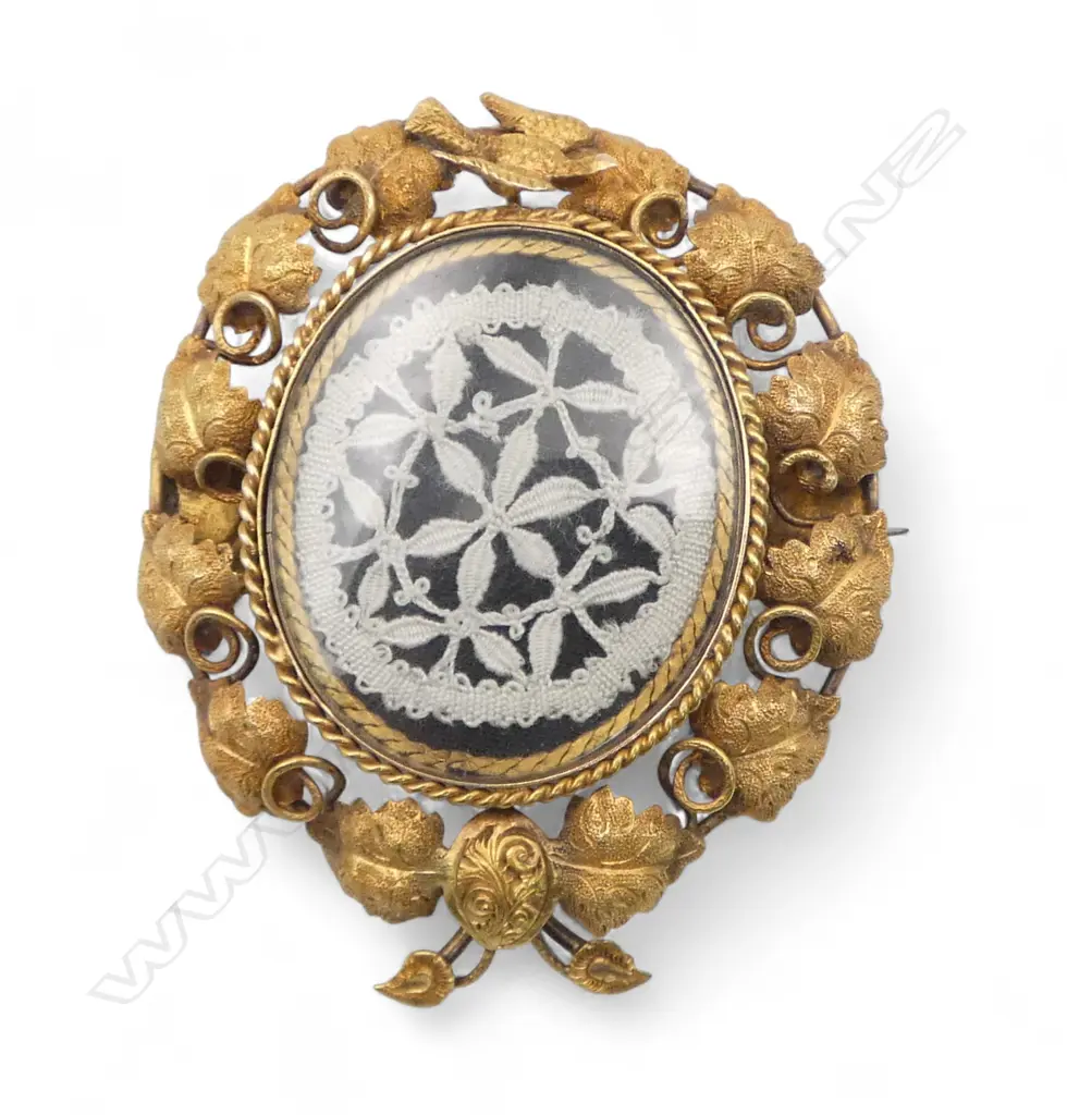 A mid 19thC 15ct gold (or better) sculpted brooch, Image 1++