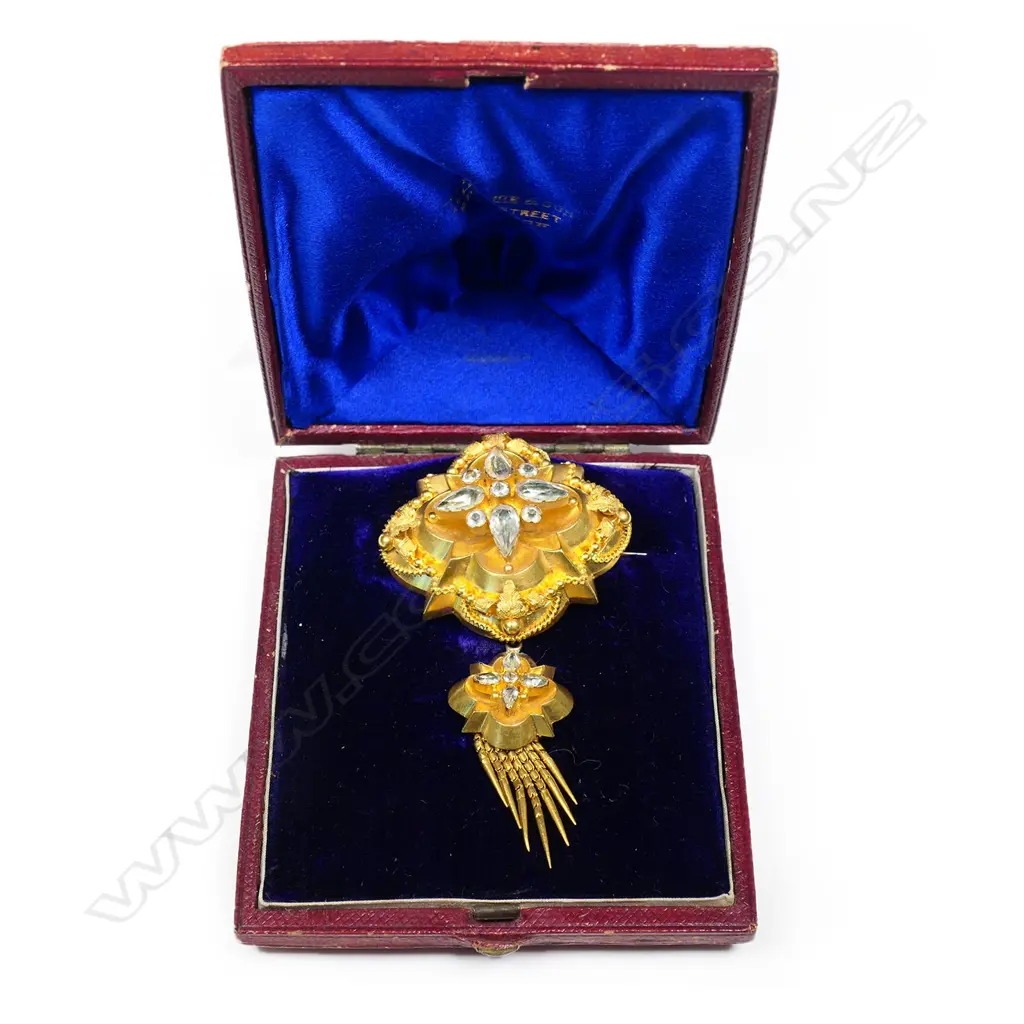 An impressive Victorian gilded 18ct gold and pale gem set brooch, Image 1++