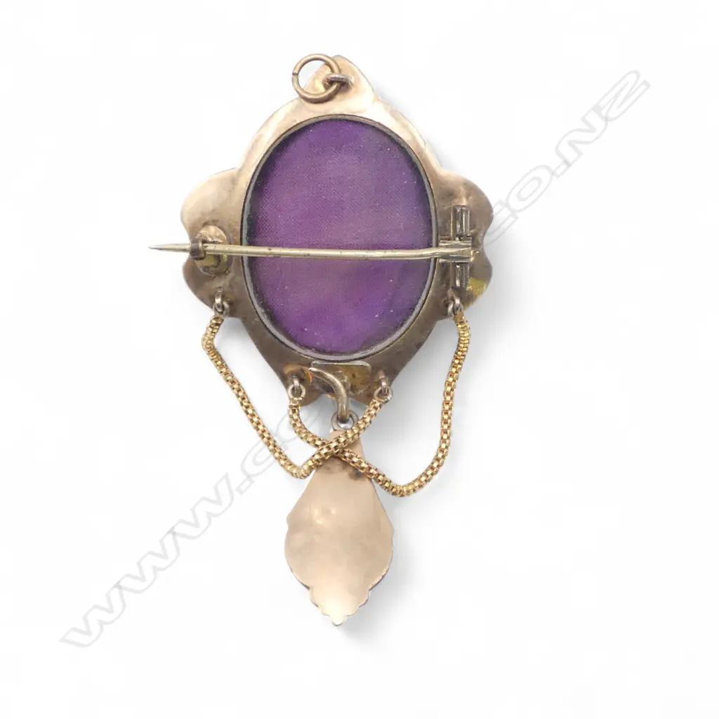 A Victorian 9ct rose gold decorative brooch, Image 1++