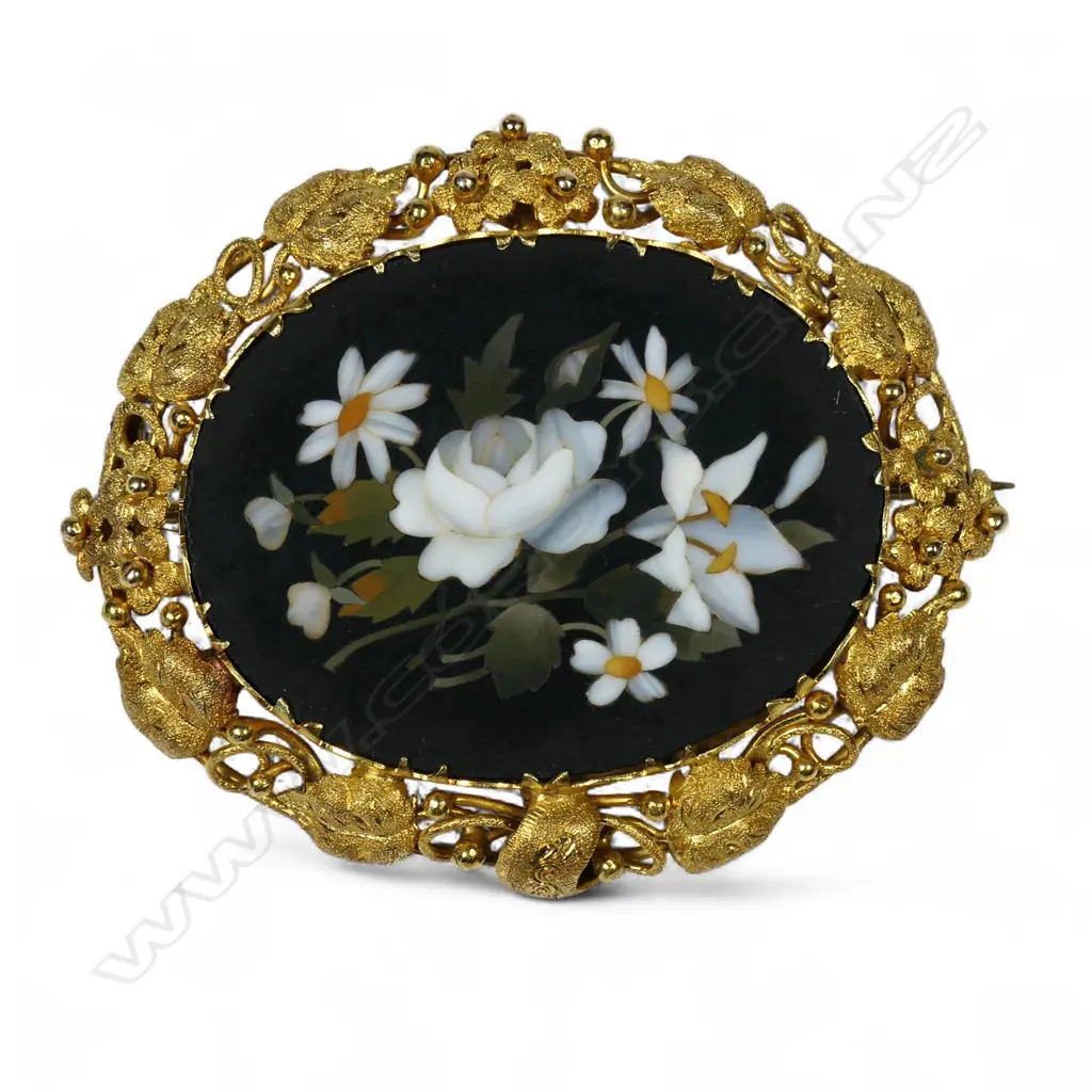 A Victorian 15ct gold and Petra Dura inlaid brooch, Image 1++