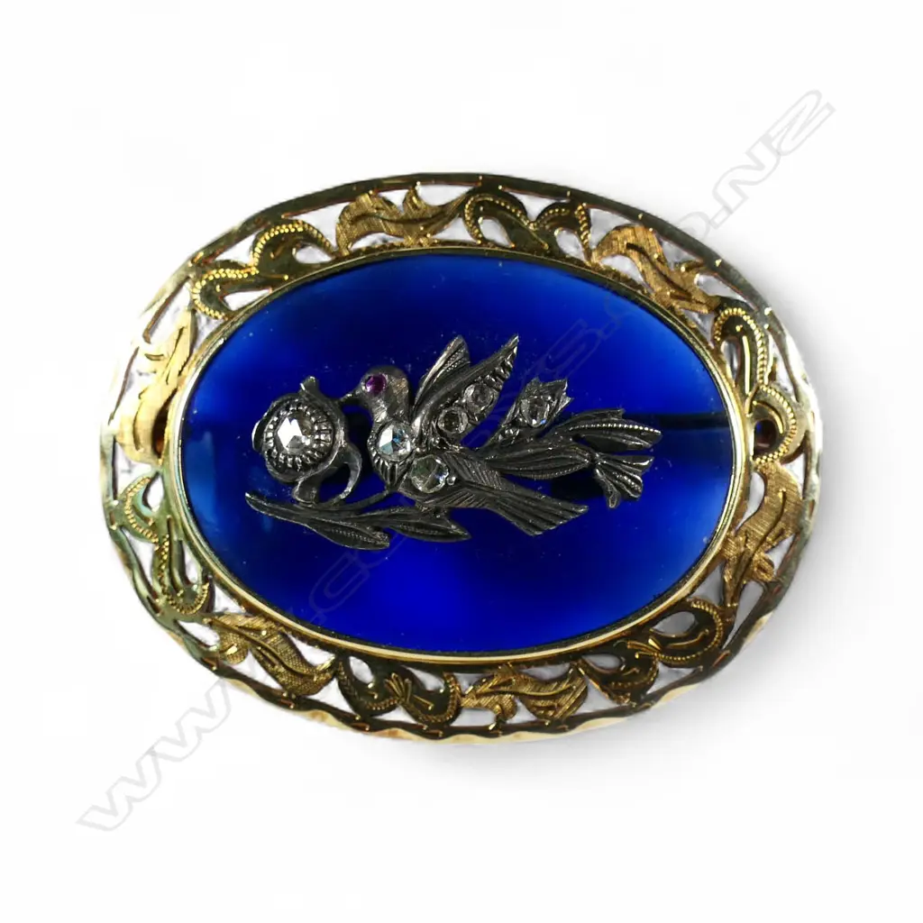 A fine 19thC 15ct gold diamond and blue glass panelled brooch, Image 1++