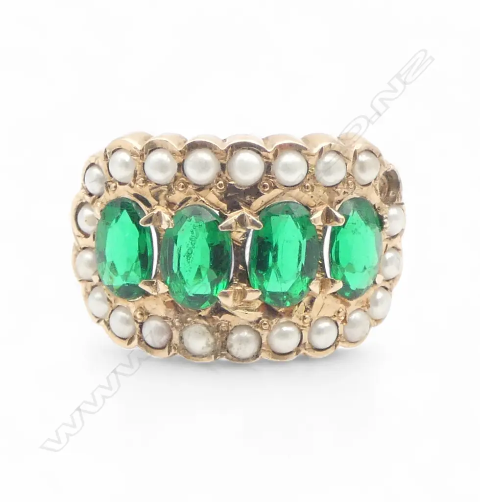 An early 20thC 10ct gold green beryl and seed pearl ring, Image 1++